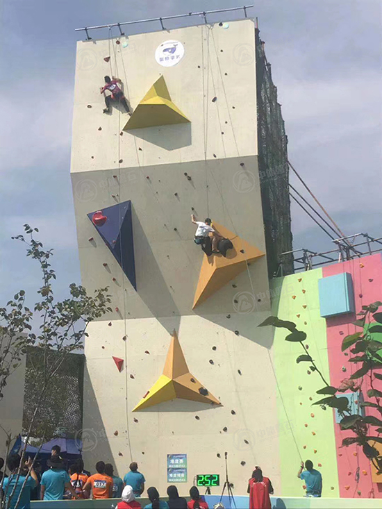 2019江苏省攀岩锦标赛攀岩场由我公司建设完工(图1)